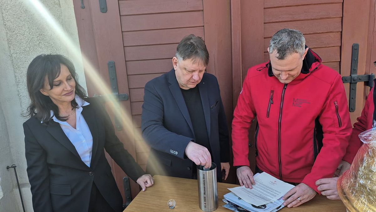 Historická Měnínská brána v Brně bude ve své makovici ukrývat vzkaz příštím generacím