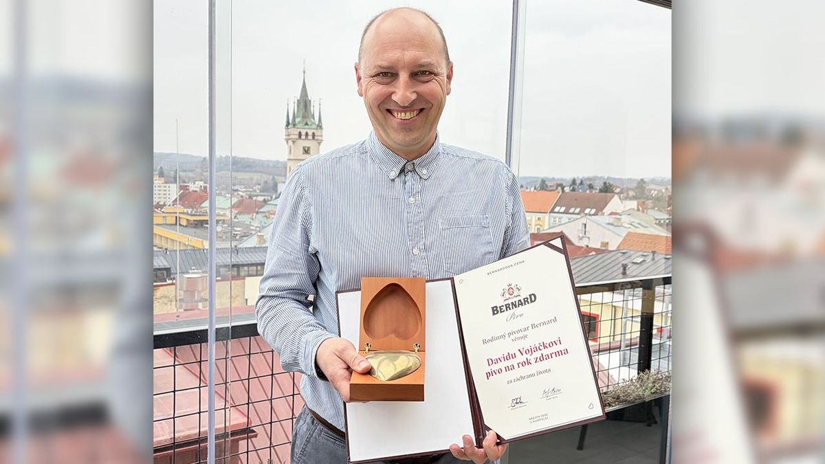 Zachránil zraněného řidiče z hořícího auta, teď za to dostal cenu