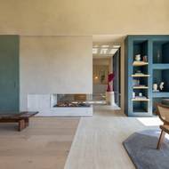 Vnitřní prostory nepůsobí vůbec odtažitě. Naopak jsou příjemně domácké.