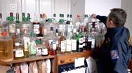 Celníci ve Znojmě zajistili přes 200 litrů pochybného alkoholu, majitel ho prodával v barech