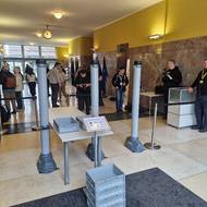 Zlínský úřad je prvním krajským úřadem v Česku, do kterého začnou vcházet lidé přes bezpečnostní rámy