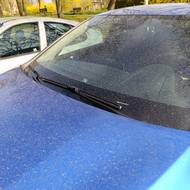 Ve středu ráno mnozí řidiči našli svá auta výrazně znečištěná. 