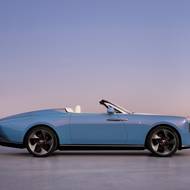 Elektrický kabriolet měří na délku přes 5,7 metru.