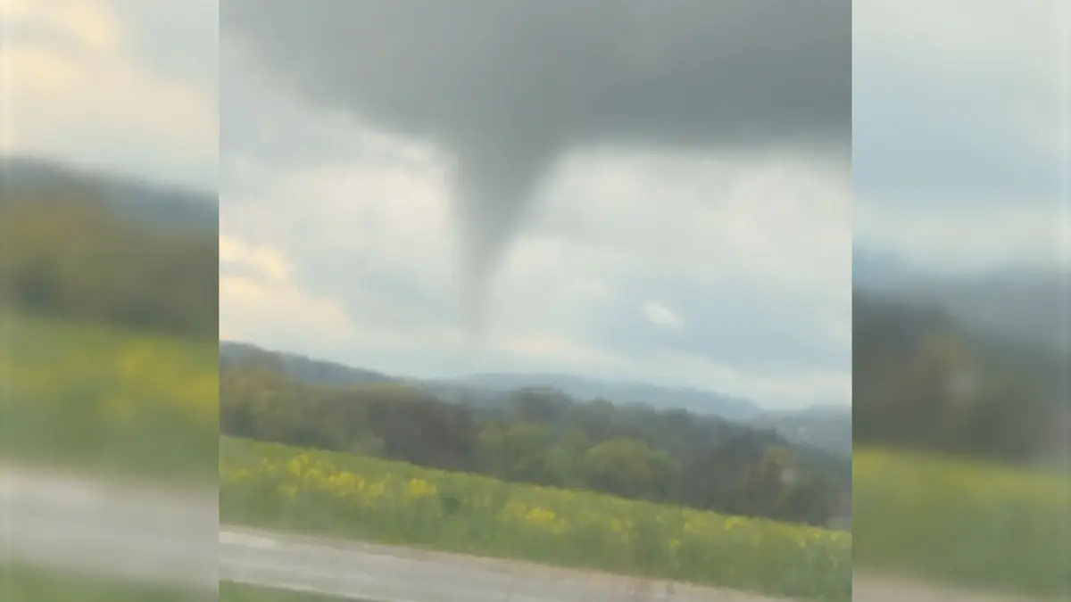 Na Jičínsku se objevilo tornádo, ukazují záběry