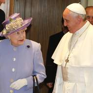 Jako královna neměla mnoho pravomocí, přesto sjednocovala Anglii. Zároveň byla i hlavou anglikánské církve.