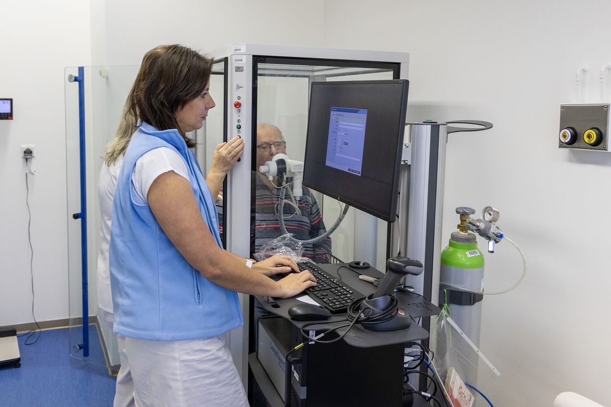 Plicní lékaři stárnou a je jich málo, péče kolabuje. Nadějí je umělá inteligence