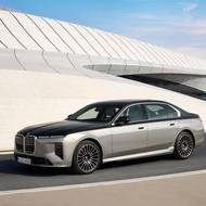 Přední denní svícení působí kompaktněji. 