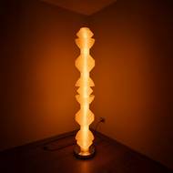 Čestné uznání v soutěži SaloneSatellite Award získala lampa Númina od ateliéru Aiko Design.