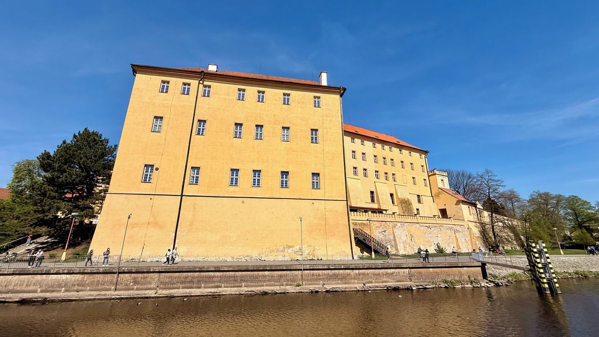 Výlet do Poděbrad? Letos raději na kafe než na kolonádu