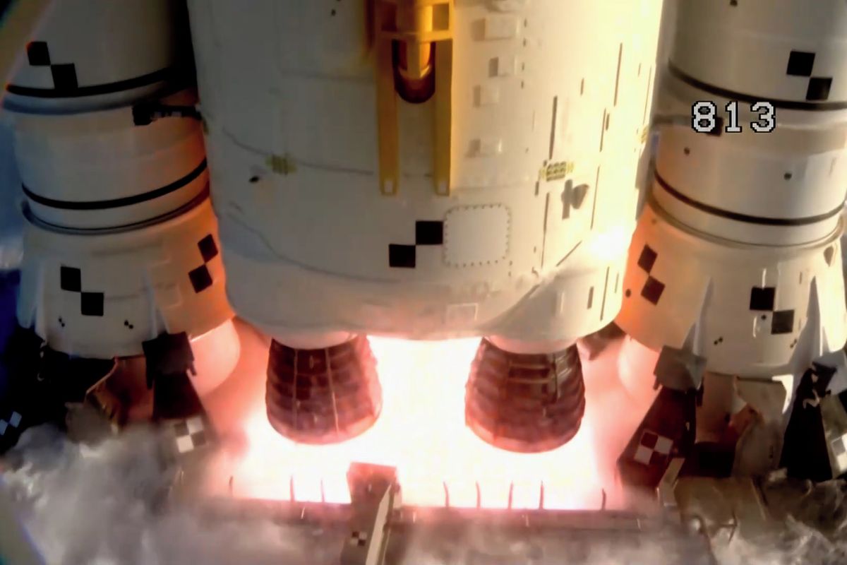 Posádka mise Artemis II po startu úspěšně opravila toaletu v kosmické lodi Orion