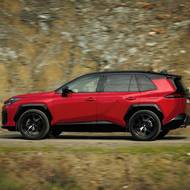 Vylepšená platforma slibuje vyšší tuhost a lepší jízdní vlastnosti i díky sníženému těžišti.