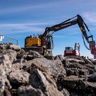 Tady se přistávat nedá. Přímo hlavní dráhy se sice letošní rekonstrukce nedotkne, ale práce probíhají v jejím bezprostředním okolí. 