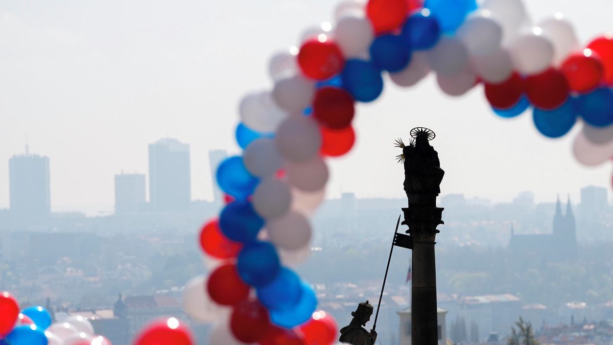 FOTO: V centru Prahy se střetli odpůrci potratů s příznivci ženských