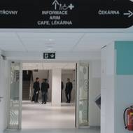 Co se týče barev, působí interiér budovy uklidňujícím dojmem.