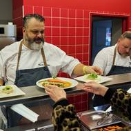 Michelinský kuchař ve zlínské průmyslové kovárně Viva