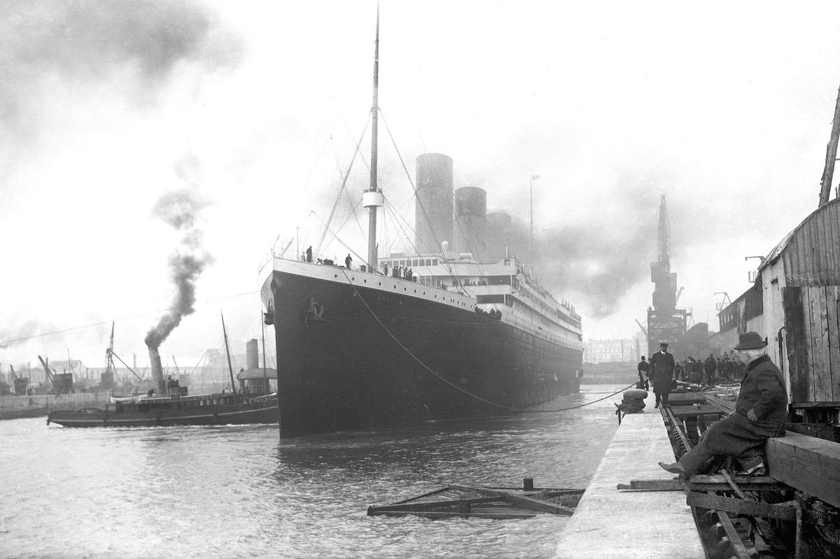 Záchranná vesta z Titaniku s podpisem přeživší nositelky se vydražila za téměř 19 milionů