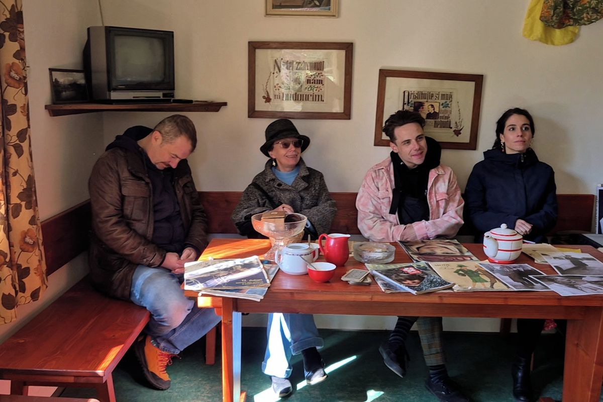 Herci začínají zkoušet Hrabalovo dílo, pro inspiraci zajeli do Kerska na jeho chatu