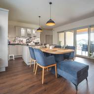 „Líbilo se nám, že má dům hodně francouzských oken a je díky nim krásně prosvětlený,“ říká Jaroslava.