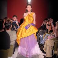 Miro Sabo & Martina Rozenberg Smira představili své modely na modelkách, herečkách i návrhářce Vandě Jandě (na fotografii).