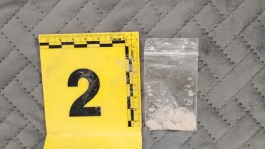 Muž na Chomutovsku prodával pervitin přímo z okna svého bytu