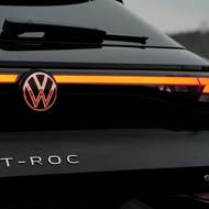 Vzadu je červené a elegantně navazuje na stylový světelný podpis.