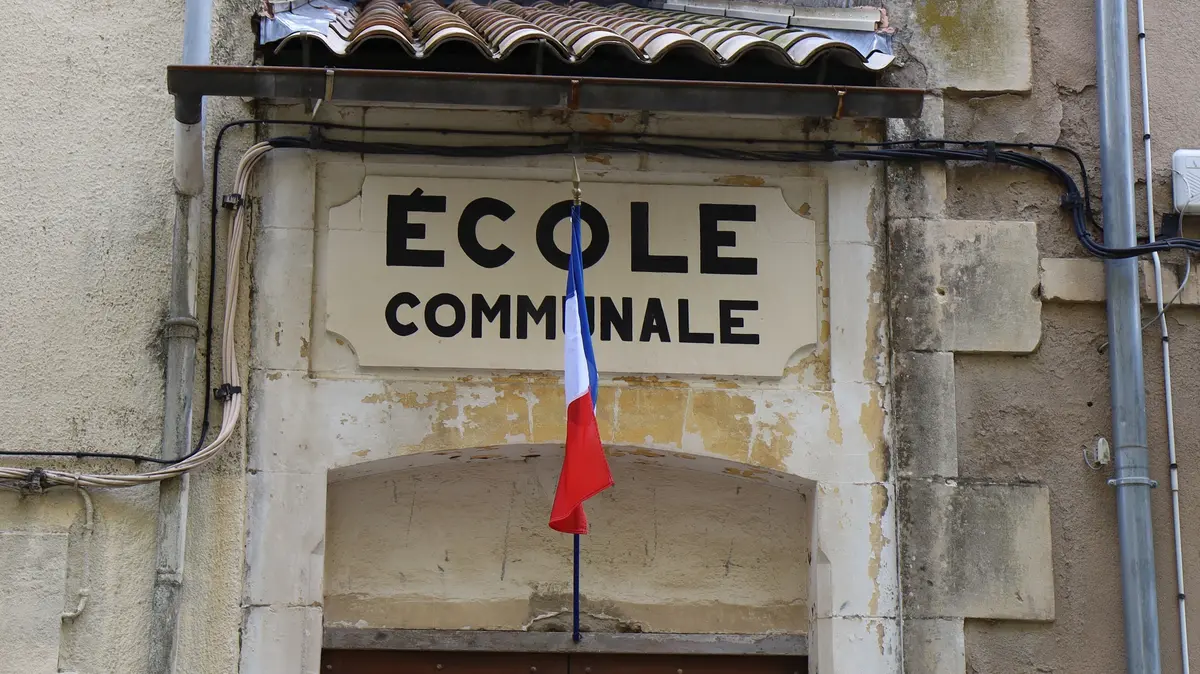 Starosta francouzské obce zapsal na seznam školáků pět jalovic, aby odvrátil uzavření třídy