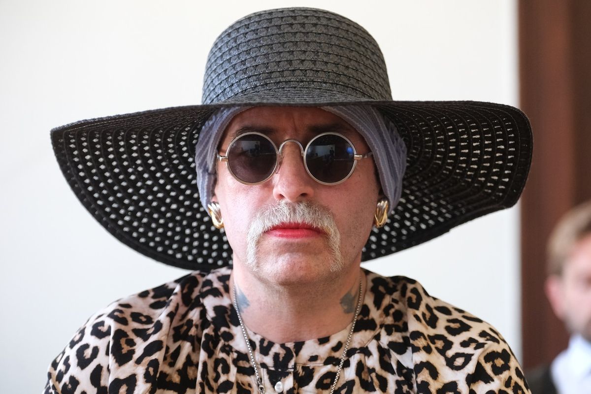 U Aše zadrželi uprchlého německého neonacistu, který se prohlásil za ženu