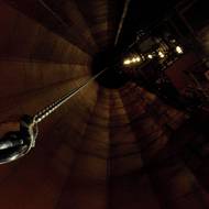 Větrací šachta je hluboká přes 40 metrů.