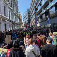 Podporovatelé ženských a lidských práv uzavřeli Purkyňovu ulici, kudy procházeli odpůrci potratů.