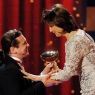 Ceny popularity televizní zábavy za rok 2012 TýTý se předávaly 27. dubna 2013 v Praze. Na snímku Jan Potměšil a Veronika Freimanová, která sošku získala za seriál Vyprávěj.