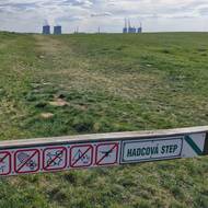 Mohelenská hadcová step, na jejímž okraji syslové žijí, je národní přírodní rezervací. 