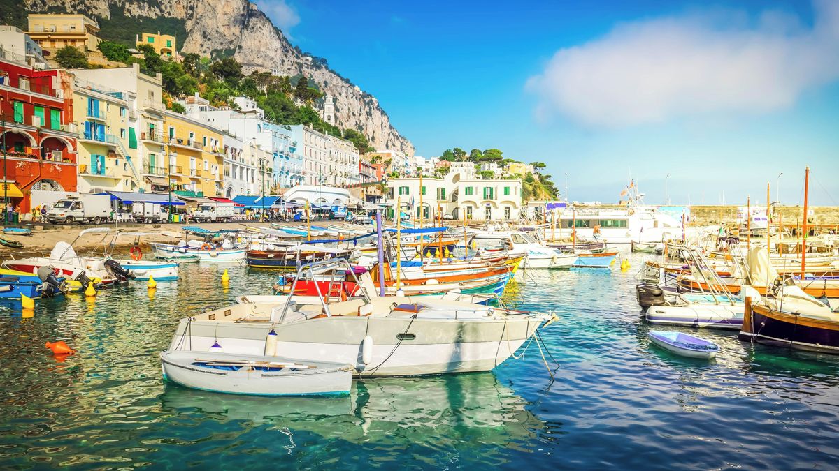 Pouličním prodejcům na Capri odzvonilo. Za obtěžování turistů jim hrozí pokuty