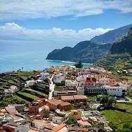 Vesnici Agulo se díky půvabným kulisám a výhledům přezdívá bonbonek La Gomery.