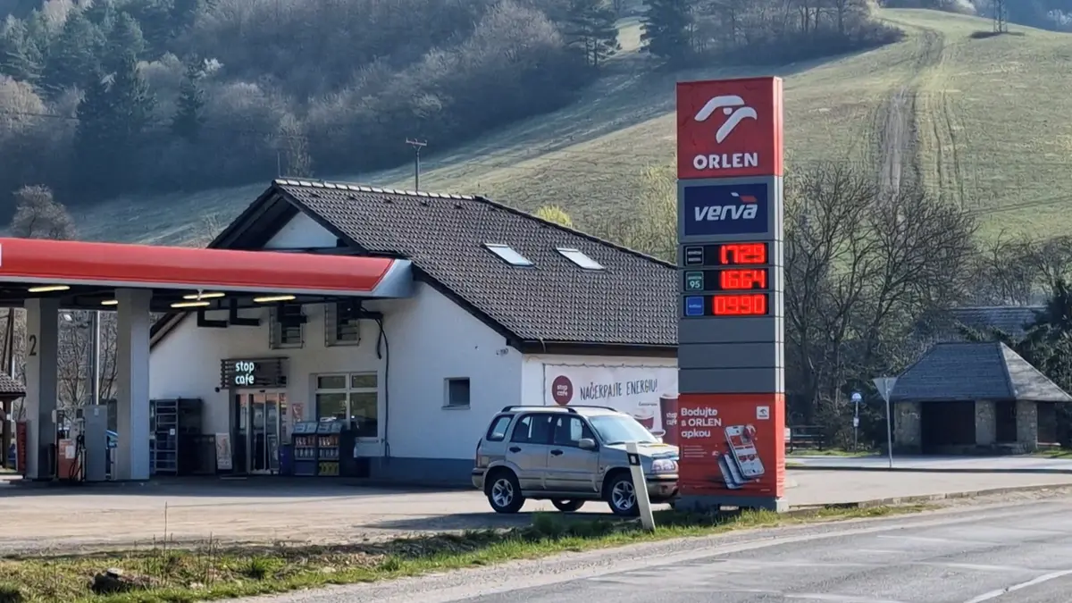 Od zítra na Slovensku klesne nafta pro cizince na 46,30 Kč