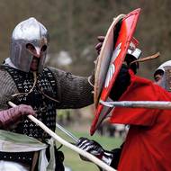 Atmosféru děje doplňuje historická hudba Varhana Orchestroviče Bauera.