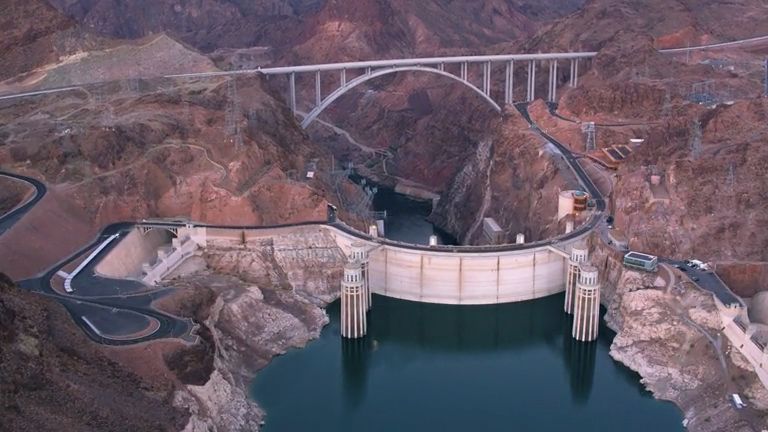 Technický zázrak vítá návštěvníky už 90 let. Hooverovu přehradu ročně navštíví milion turistů