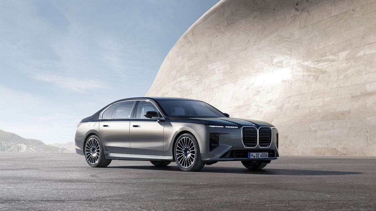 Ještě větší ledvinky a interiér nové éry. BMW představuje modernizovanou limuzínu řady 7