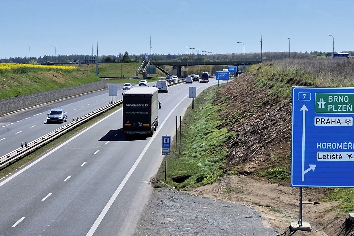 Začíná přestavba přetížené křižovatky u pražského letiště. Omezena bude doprava na výpadovce na Slaný