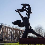 Pracovníky, kteří se podíleli na likvidaci havárie, připomíná i socha Prométhea.