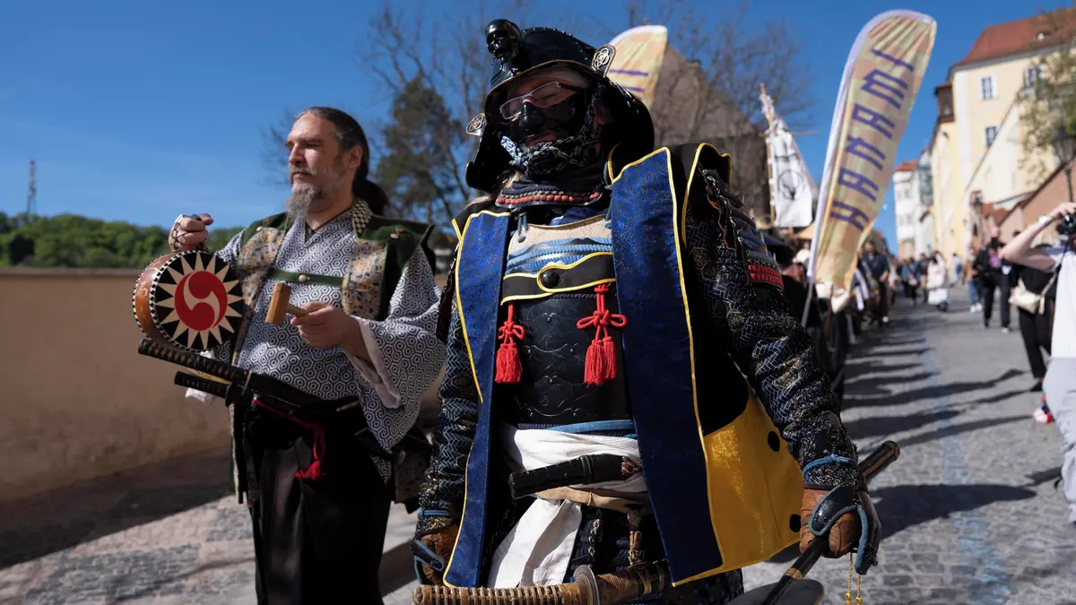 FOTO: Průvod samurajů prošel po Královské cestě Prahou