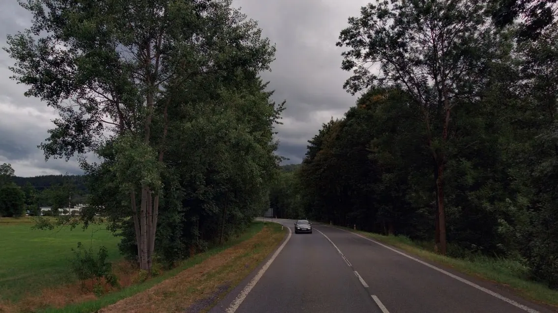 Mladý řidič zemřel po střetu v protisměru na Jablonecku