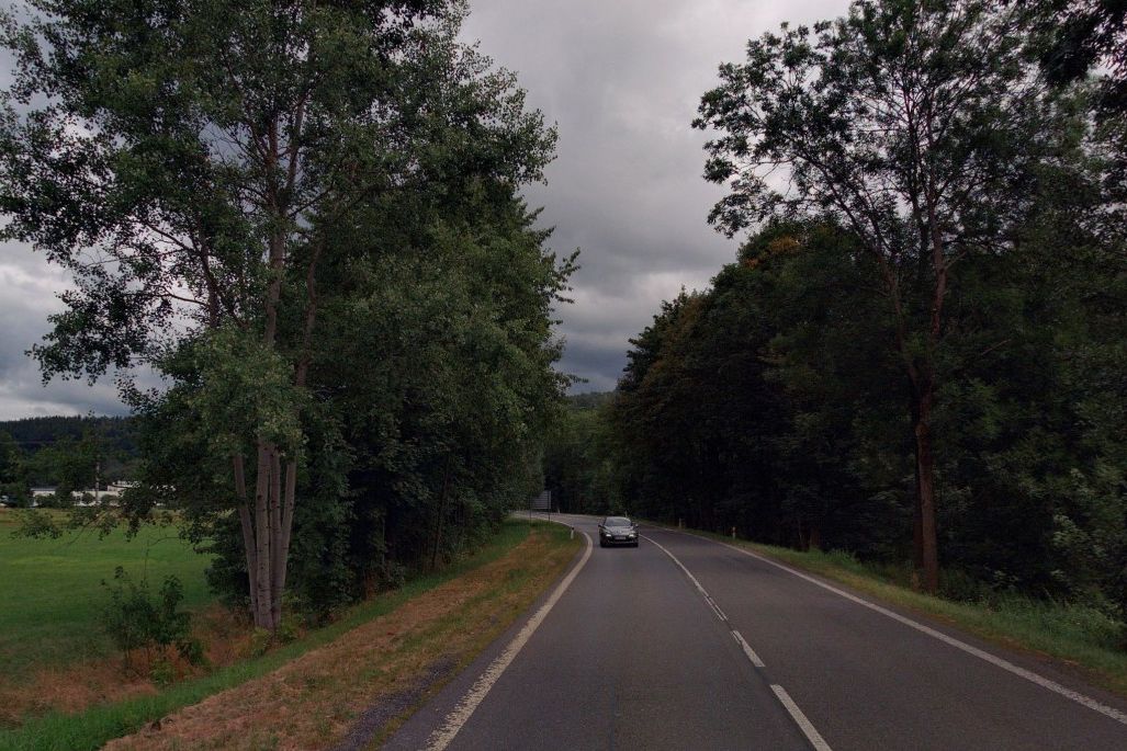 Mladý řidič zemřel po střetu v protisměru na Jablonecku 