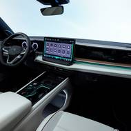 Kabina je minimalisticky moderní a vzdušná. 