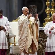 Hlava římskokatolické církve - papež Lev XIV se chystá na své první velikonoční poselství Urbi et Orbi. 