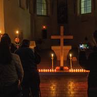 Závěr průvodu v kostele svatého Václava