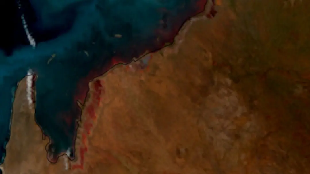 Satelit odhalil jak cyklóna Narelle obarvila oceán do červena