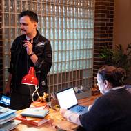 V zájmu dítěte, natáčení. Na snímku ze 7. dubna 2026 režisér Pavel Soukup a herečka Jitka Smutná