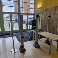 Zlínský úřad je prvním krajským úřadem v Česku, do kterého začnou vcházet lidé přes bezpečnostní rámy