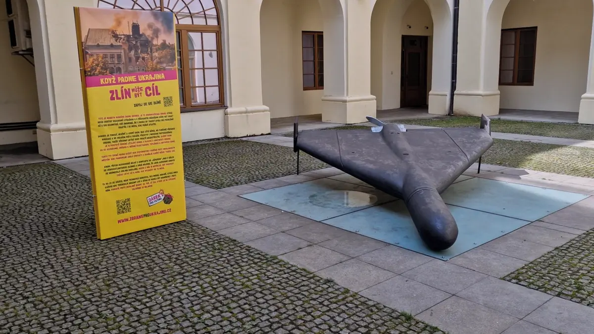 Mrazivé memento ve Zlíně: Na nádvoří zámku „přistál“ útočný dron Šáhid-136