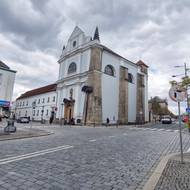 Františkánský klášter s kostelem sv. Františka z Assisi z roku 1651–5.